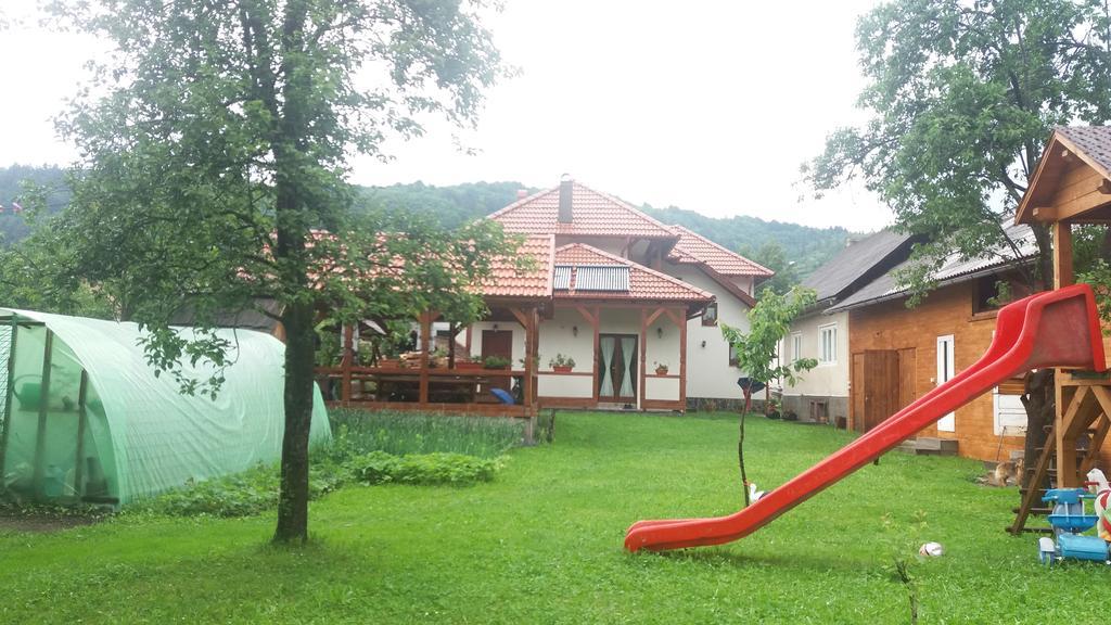 Hotel Casa Bunicii Moisei Esterno foto
