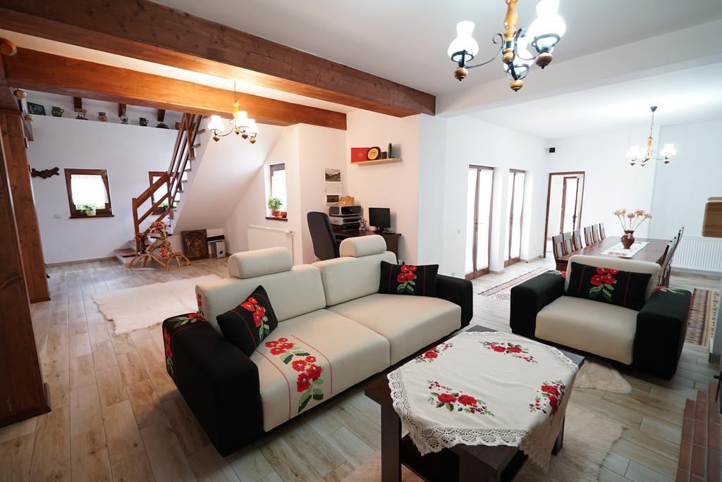 Hotel Casa Bunicii Moisei Esterno foto